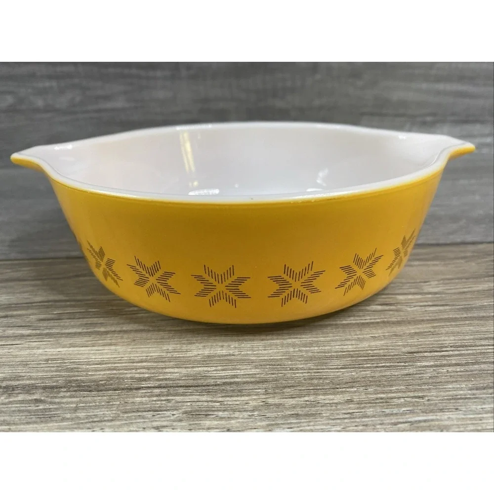 Pyrex Casserole Dish Unisex 1 Pint Yellow Excellent Town and Country 471 Oval
